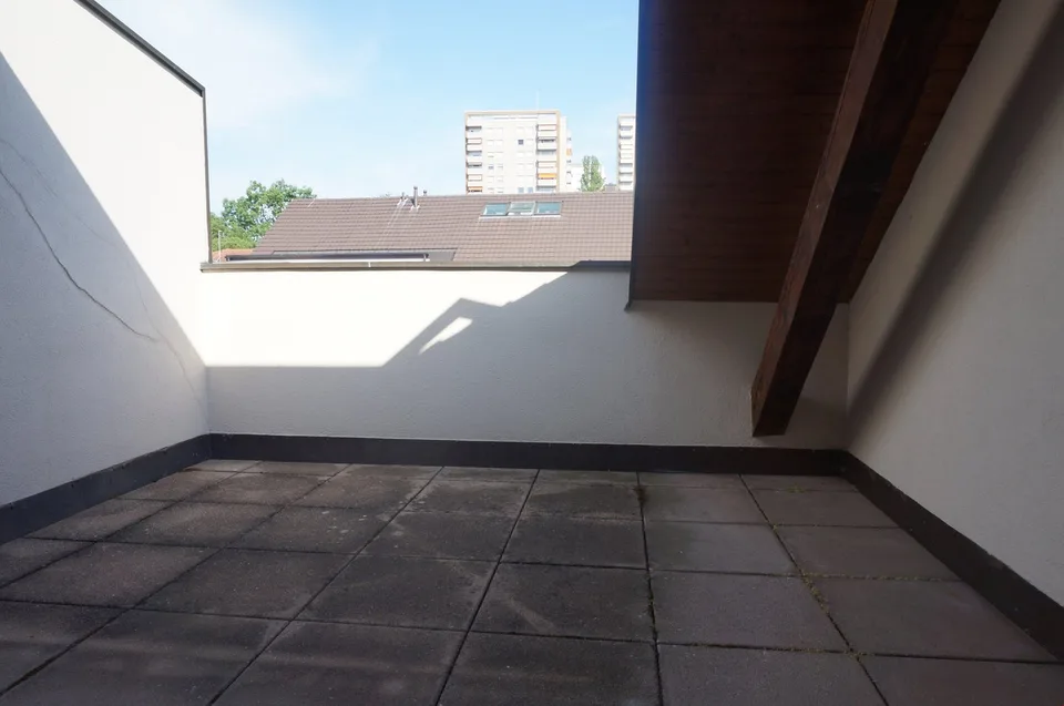 Schöne 2-Zimmerwohnung mit Dachterrasse am Rande des Dorfzentrums von Birsfelden