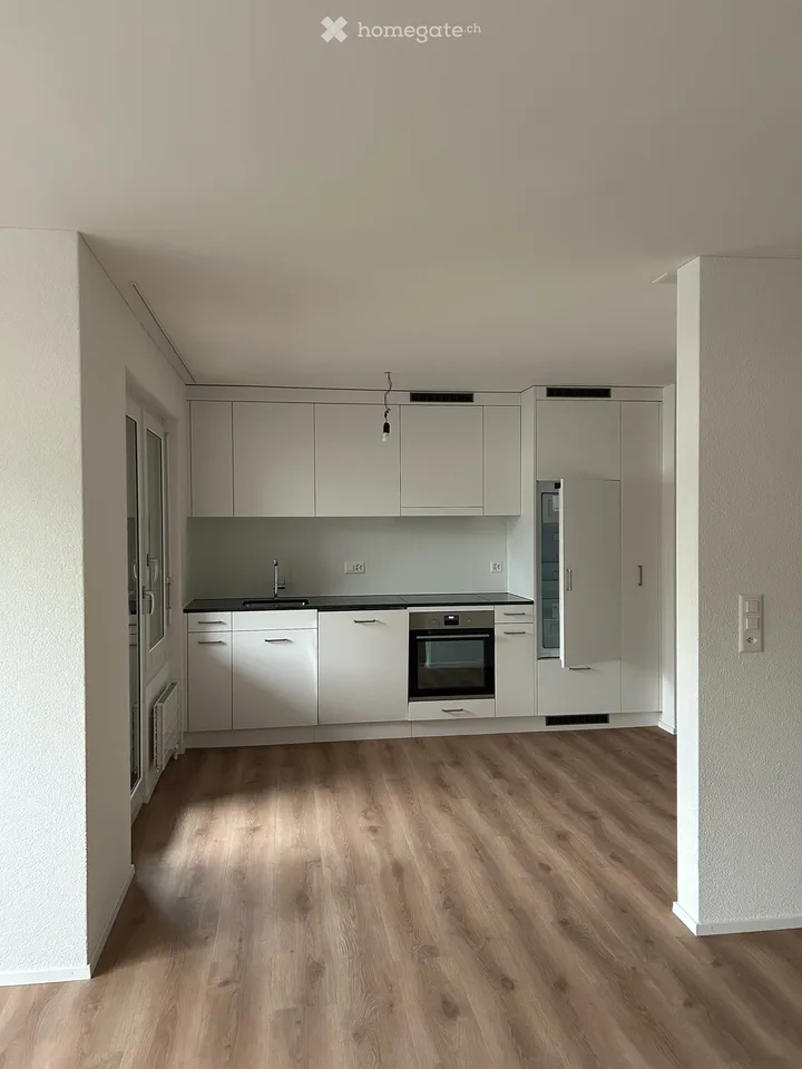Appartamento moderno 2.5 locali con balcone a Wädenswil – disponibile immediatamente!