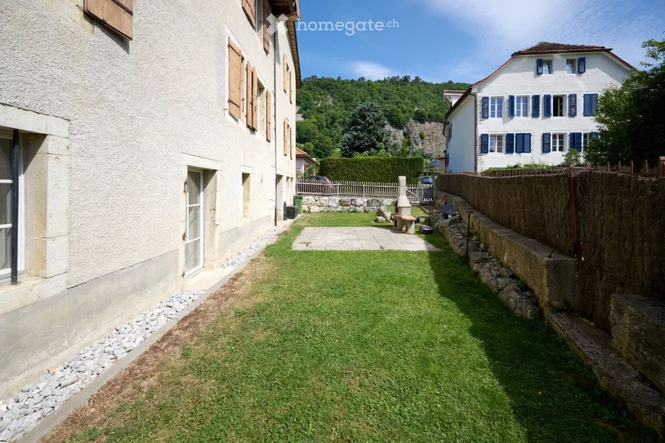 Charming 4.5-room apartment with private garden