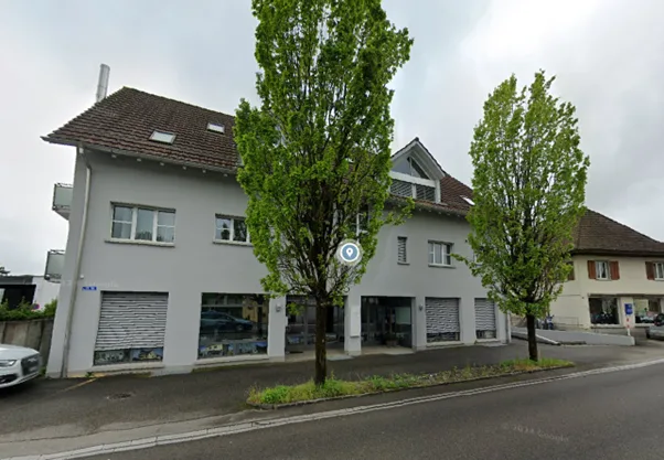 Büro-, Praxis- oder Ladenfläche mit Schaufenster und Lager
