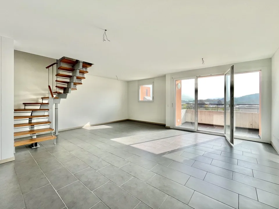 Modern 4.5-room duplex apartment with terrace in Stabio