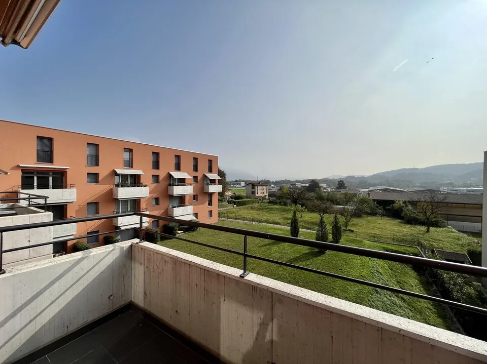 Modern 4.5-room duplex apartment with terrace in Stabio
