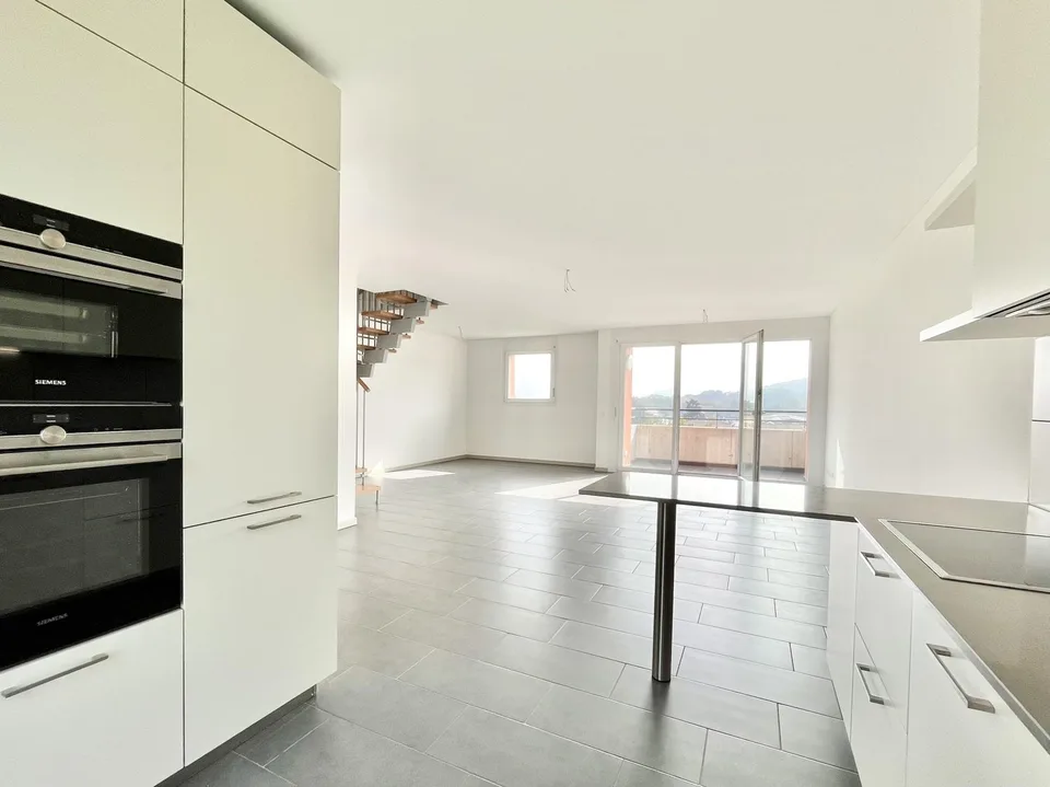 Modern 4.5-room duplex apartment with terrace in Stabio