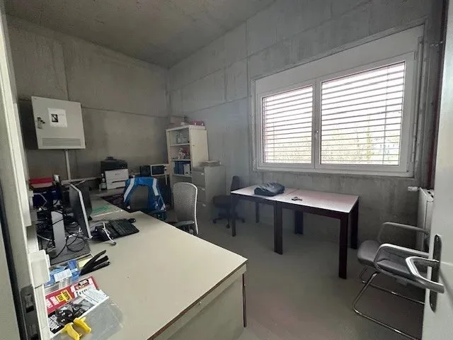 Magazzino al piano terra con ingresso per veicoli di 180 m2