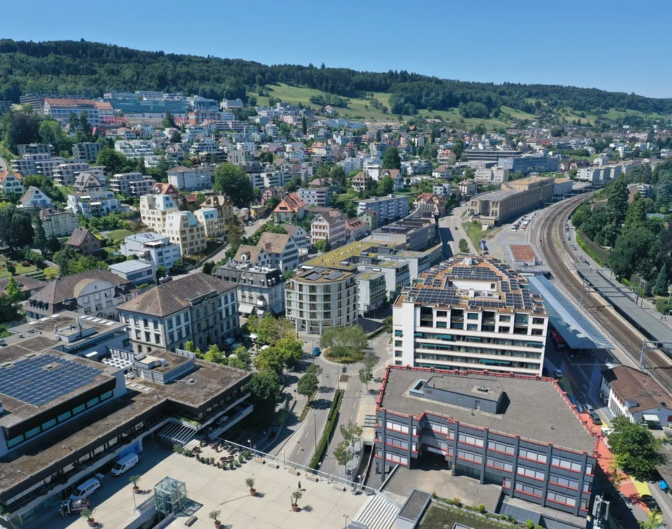 Spazio commerciale/industriale attraente nel centro di Horgen