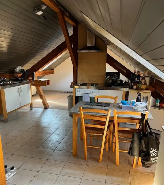 Affascinante loft arredato di 1,5 locali nei combles a Etoy