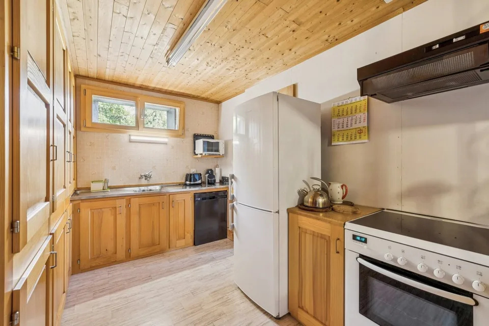 Traditionelles Chalet zur Renovierung in Gryon, mit Aussicht und großem Garten – Foto 9 von 11
