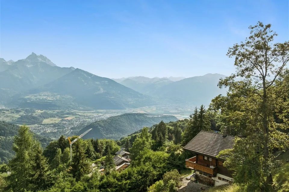 Traditionelles Chalet zur Renovierung in Gryon, mit Aussicht und großem Garten
