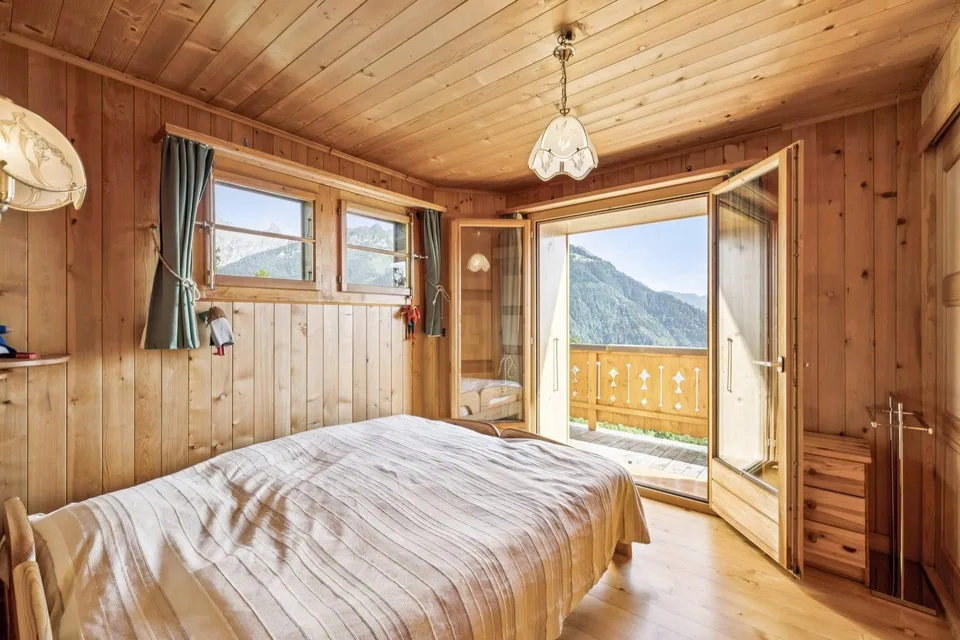 Traditionelles Chalet zur Renovierung in Gryon, mit Aussicht und großem Garten