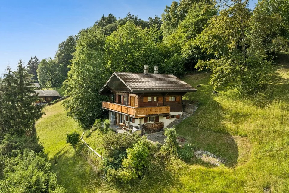 Traditionelles Chalet zur Renovierung in Gryon, mit Aussicht und großem Garten