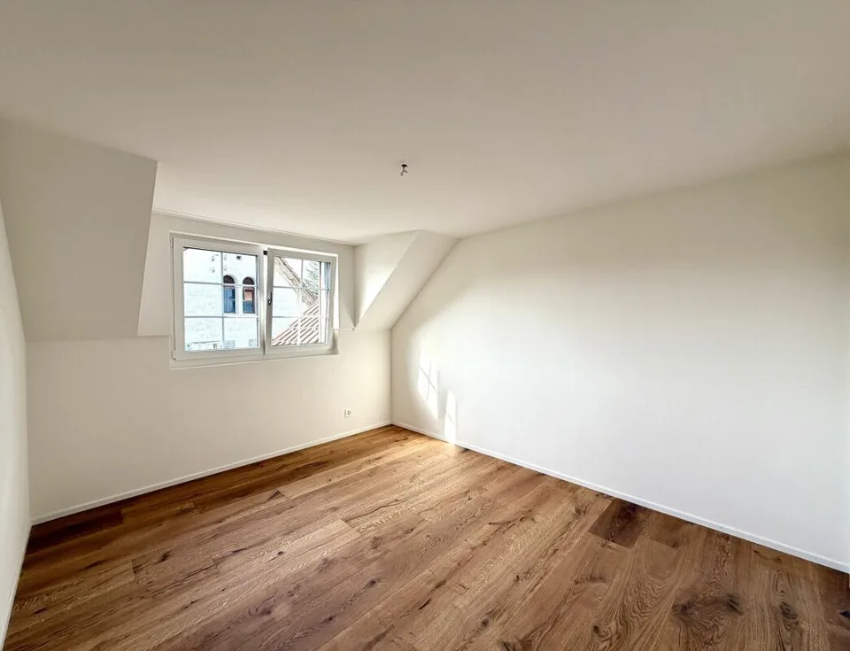 Neuwertige 4.5 Zimmer-Wohnung komplett kernsaniert!