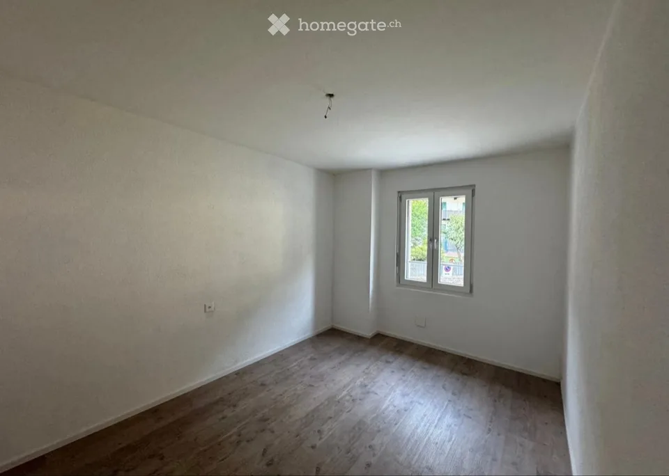 BODIO. VERKAUFE HAUS MIT 2 WOHNUNGEN