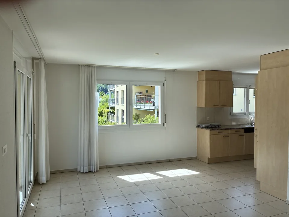 APPARTEMENT 4,5 PIÈCES AVEC BALCON SPACIEUX ET PIÈCES SECONDAIRES POLYVALENTES