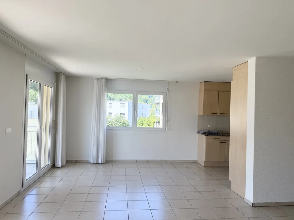 APPARTEMENT 4,5 PIÈCES AVEC BALCON SPACIEUX ET PIÈCES SECONDAIRES POLYVALENTES
