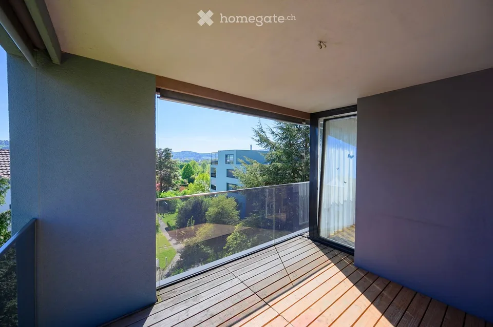 Helle 3.5-Zimmer-Wohnung mit Loggia und Cheminée im Dahlienpark in Unterengstringen