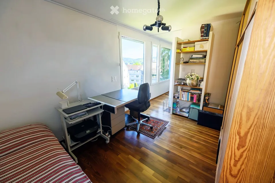 Helle 3.5-Zimmer-Wohnung mit Loggia und Cheminée im Dahlienpark in Unterengstringen – Foto 10 von 16