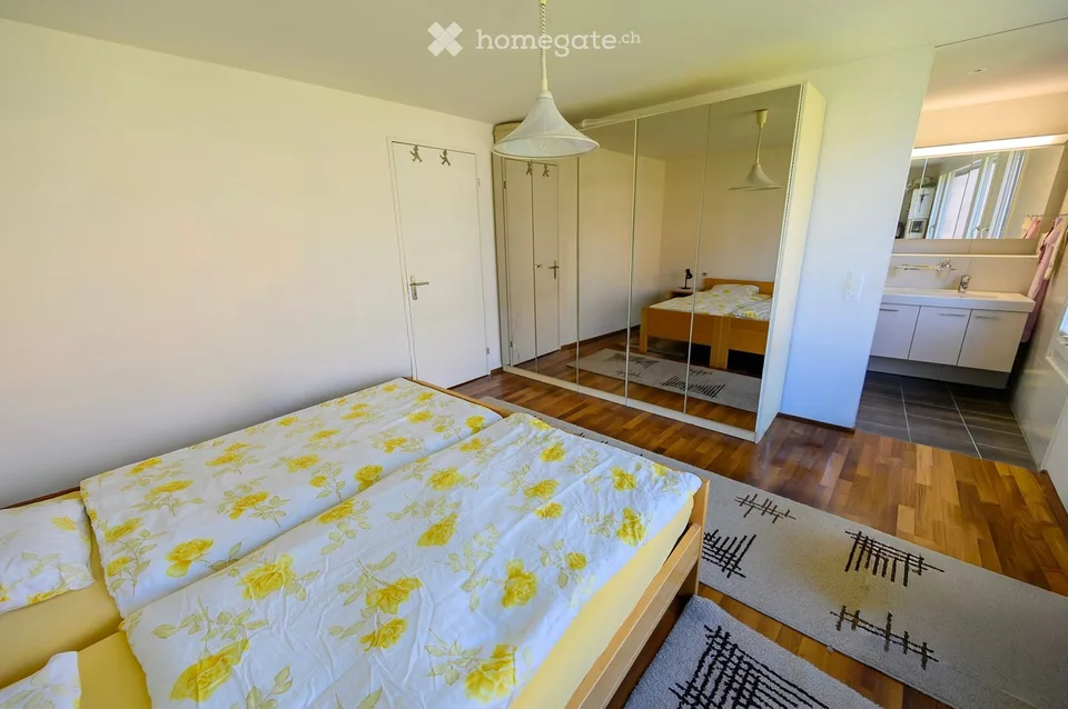 Helle 3.5-Zimmer-Wohnung mit Loggia und Cheminée im Dahlienpark in Unterengstringen – Foto 9 von 16