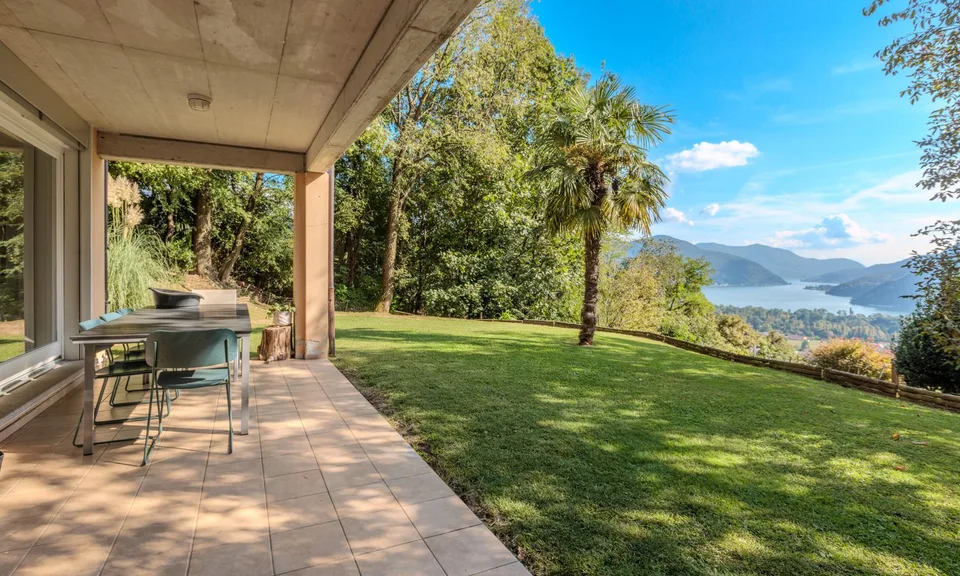 Belle villa avec vue sur le lac 7.5 pièces dans le vert à Neggio