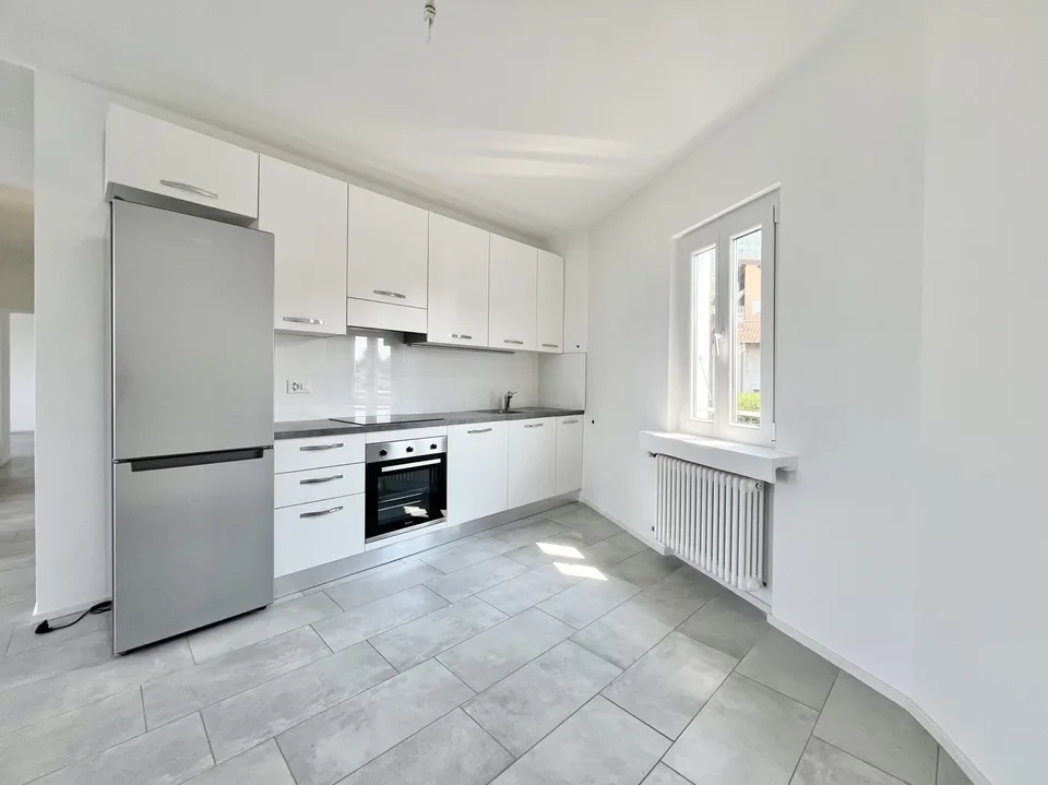 VASTE APPARTEMENT 3.5 PIÈCES RÉNOVÉ DERNIER ÉTAGE À MORBIO INFERIORE