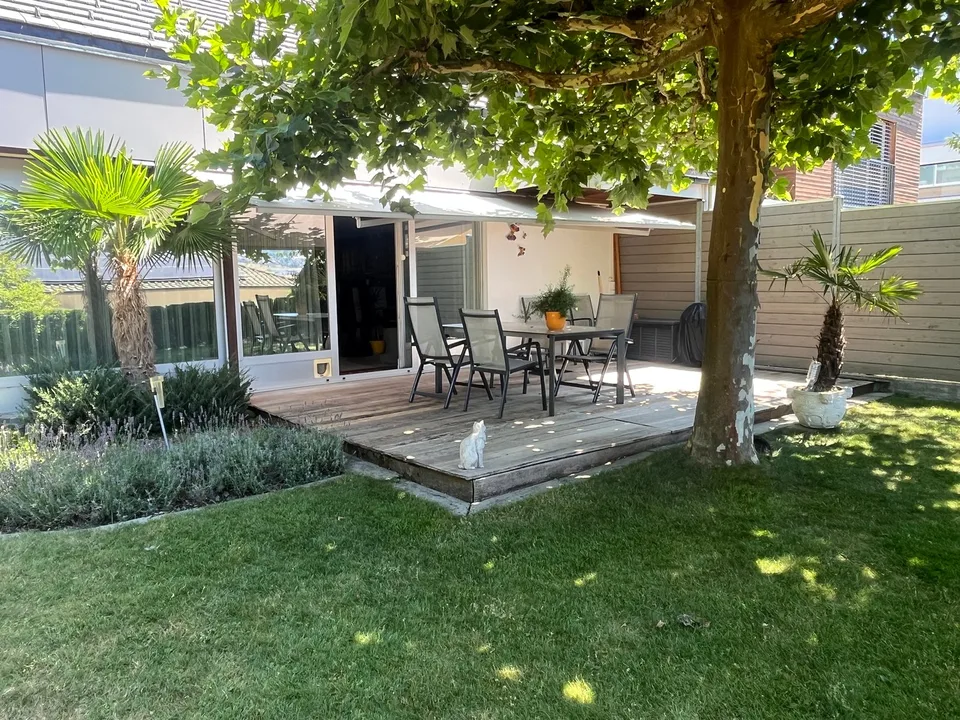 Einfamilienhaus (einseitig angebaut) an ruhiger Lage mit charmantem Garten.