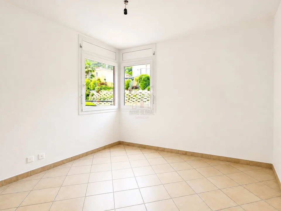 SPLENDIDES VIERZIMMERWOHNUNG IN GRÜNER UMGEBUNG