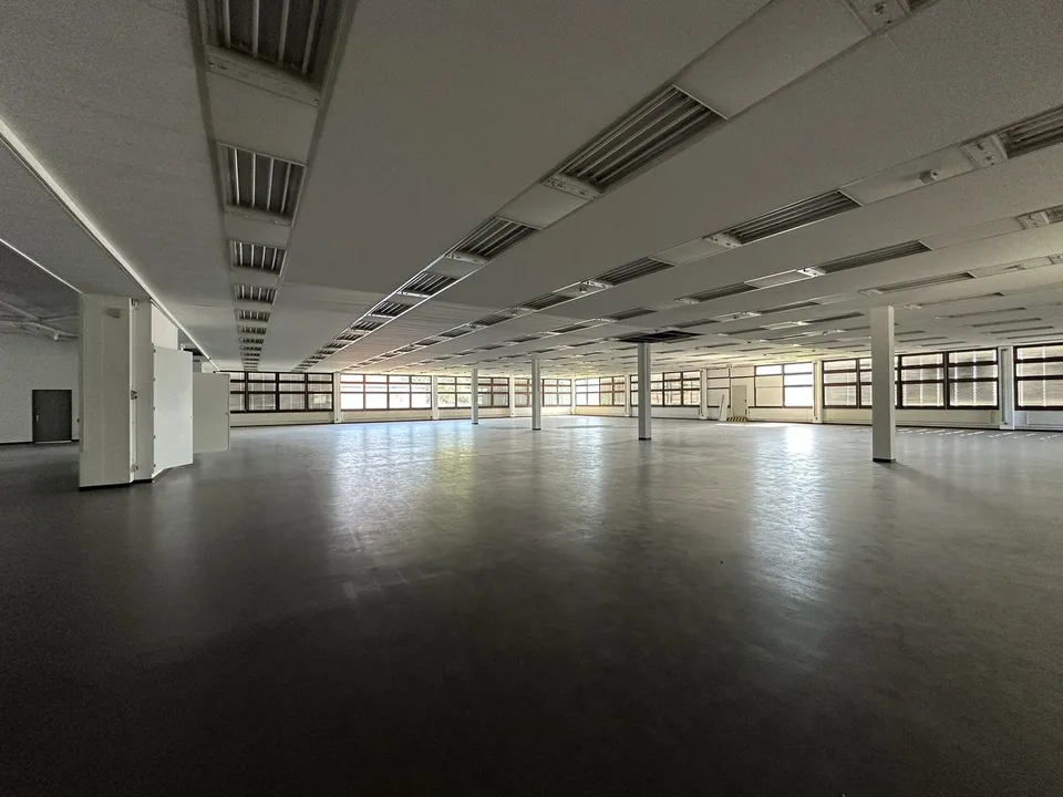 Sale of a large commercial/industrial warehouse
