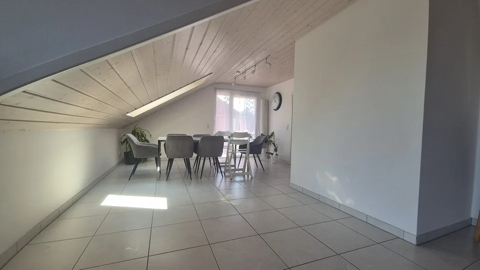 Erzingen- schöne 4-Zimmer Dachgeschosswohnung – Foto 8 von 12