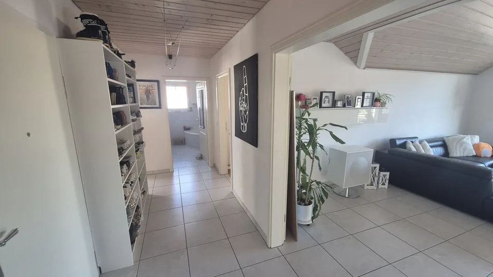 Erzingen- schöne 4-Zimmer Dachgeschosswohnung – Foto 6 von 12