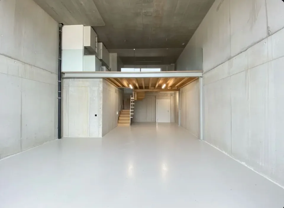 À louer - Halle artisanale / Atelier / Dépôt chauffé de 115 m² avec mezzanine