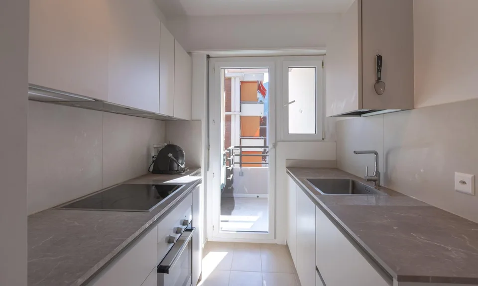 BRIGHT 3.5-ROOM APARTMENT WITH TERRACE IN CENTRAL LOCATION IN LUGANO