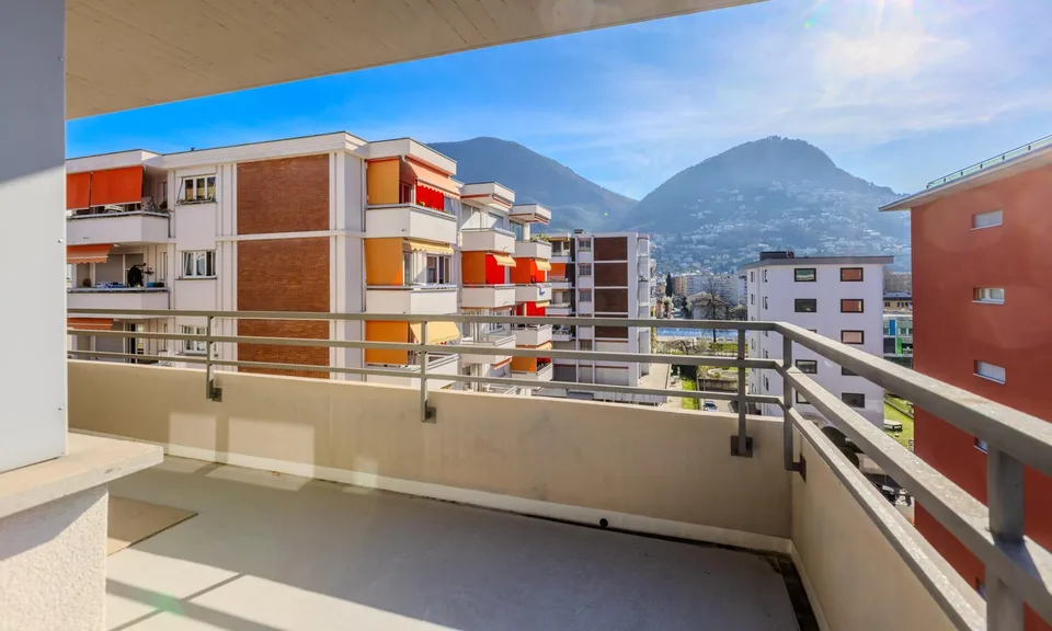 BRIGHT 3.5-ROOM APARTMENT WITH TERRACE IN CENTRAL LOCATION IN LUGANO