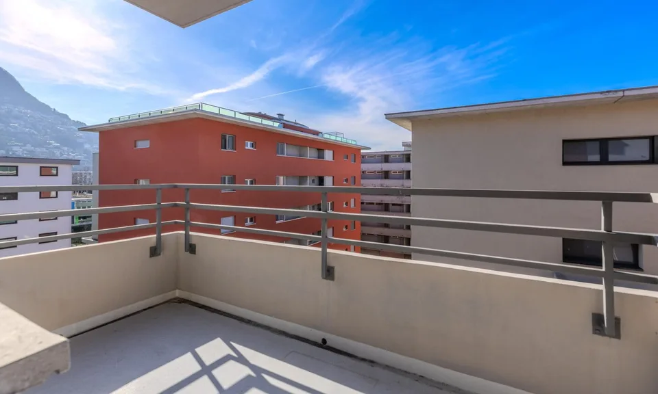 BRIGHT 3.5-ROOM APARTMENT WITH TERRACE IN CENTRAL LOCATION IN LUGANO