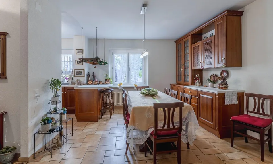 Willkommen in diesem charmanten 5.5-Zimmer-Haus mit Garten in Medeglia