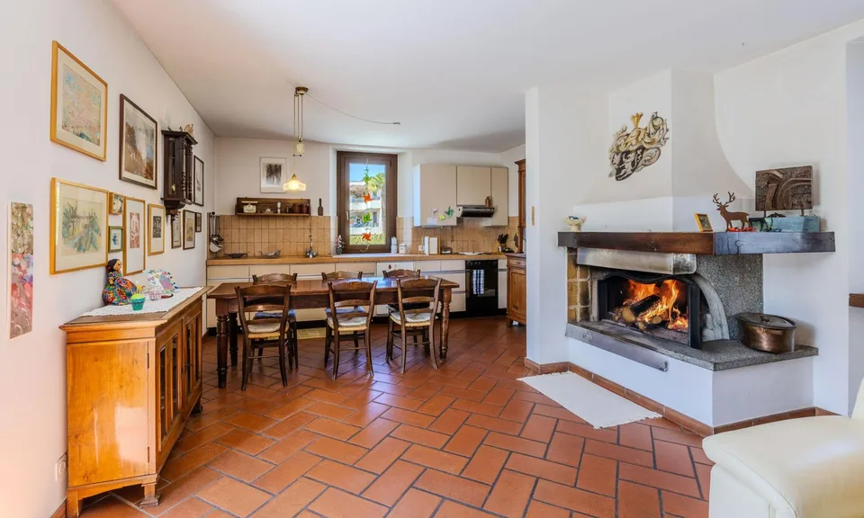 CHARACTERISTIC AND SPACIOUS HOUSE 7.5 ROOMS + DEPOSIT IN VACALLO