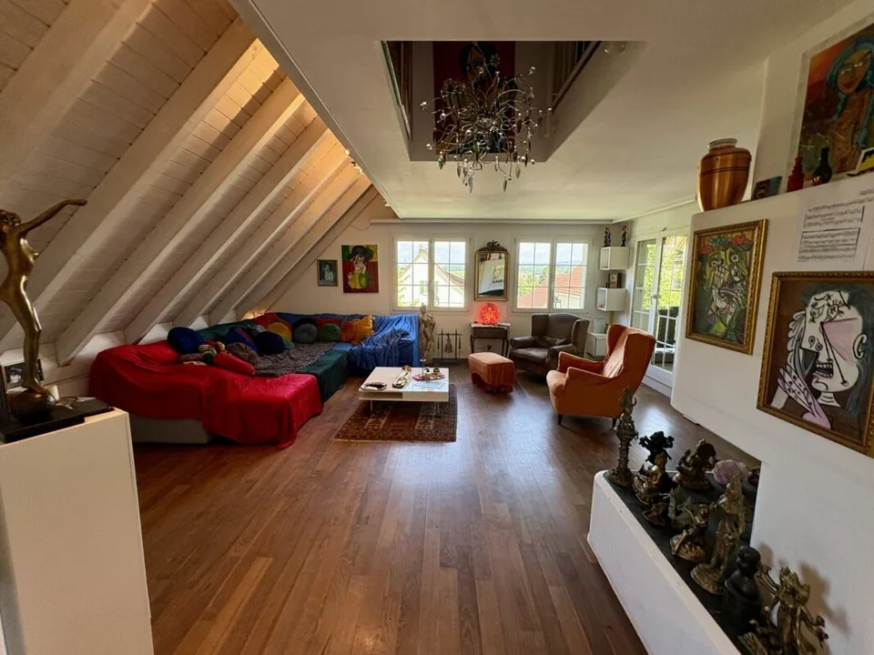 Luxuswohnung auf drei Ebenen mit viel Licht