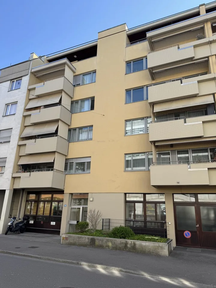 Erstvermietung: Frisch renovierte 6.5-Zimmer-Maisonettewohnung mit zwei Terrassen