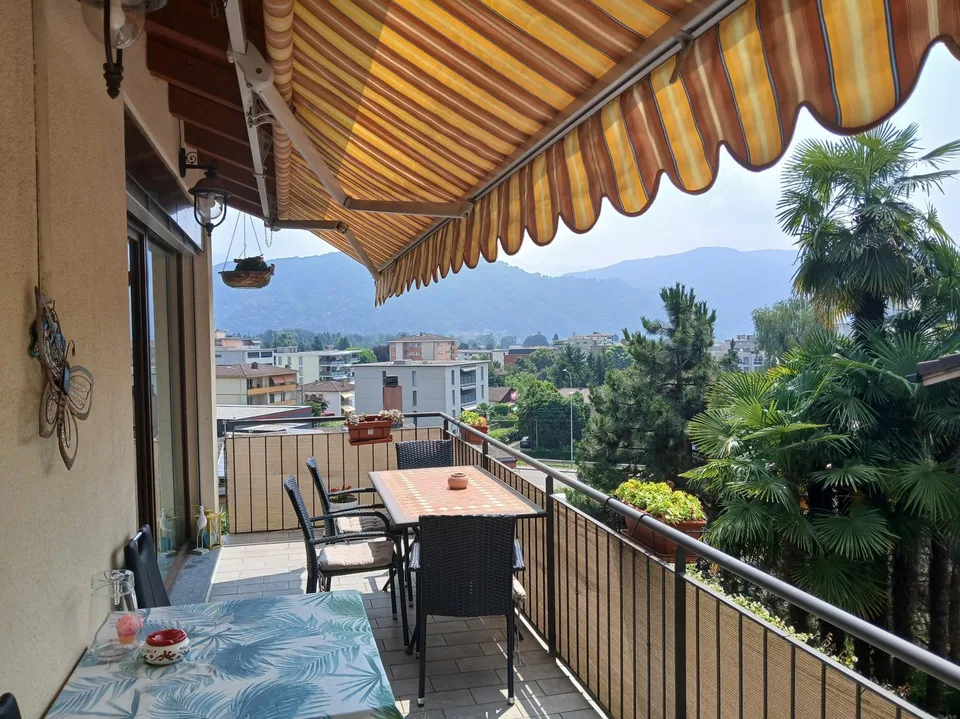 AMPIO 3.5 CON LOCALE HOBBY E GIARDINO PRIVATO A CASLANO