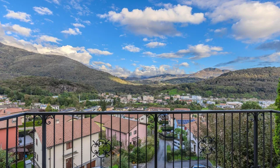 CASA 4.5 LOCALI CON MONOLOCALE ANNESSO E VISTA A TORRICELLA