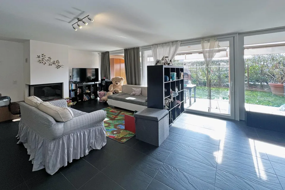 Geräumiges Duplex mit 3.5 Zimmern und privatem Garten in Agno