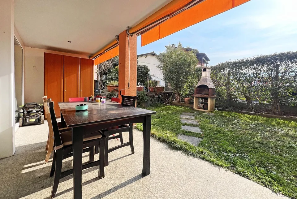 Geräumiges Duplex mit 3.5 Zimmern und privatem Garten in Agno
