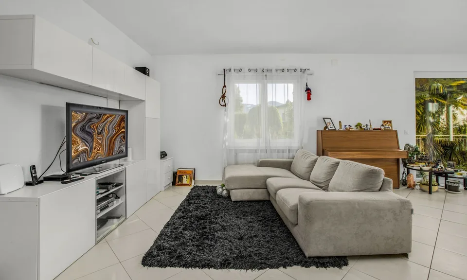 VILLA EXCLUSIVE 6.5 À PROXIMITÉ DU LAC AVEC JARDIN À CASLANO