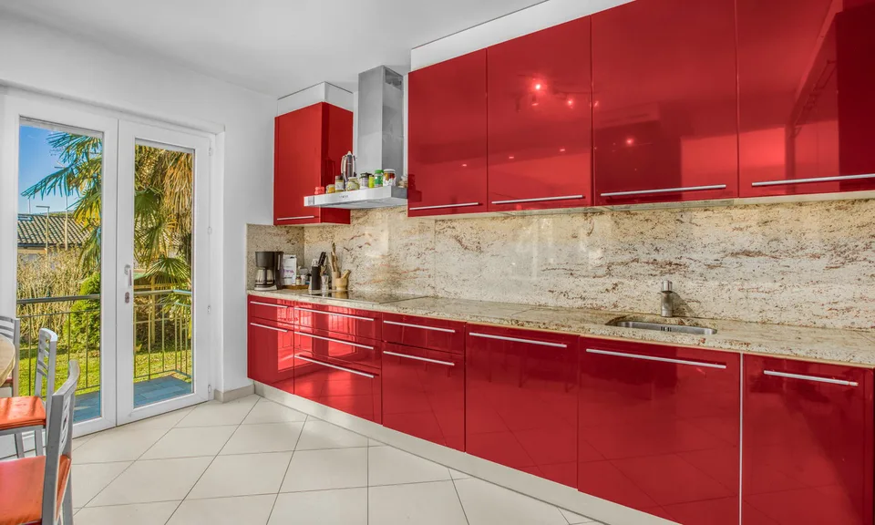ESCLUSIVA VILLA 6.5 VICINA AL LAGO CON GIARDINO A CASLANO