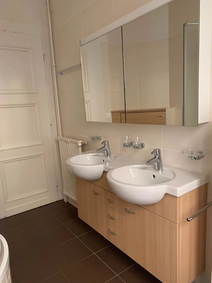 Sehr schönes Apartment mit viel Charme, geräumig und hell mit einer schönen Aussicht auf den See