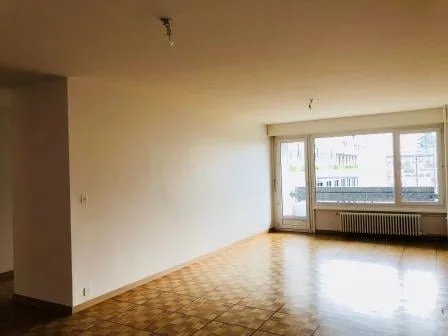 Schönes durchgehendes Apartment mit Balkon, im 4. Stock gelegen. – Foto 12 von 12