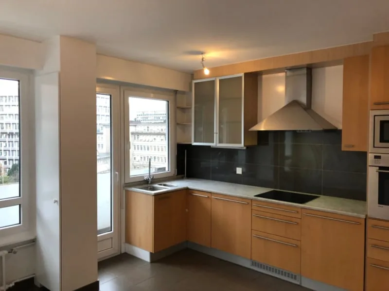 Schönes durchgehendes Apartment mit Balkon, im 4. Stock gelegen. – Foto 6 von 12