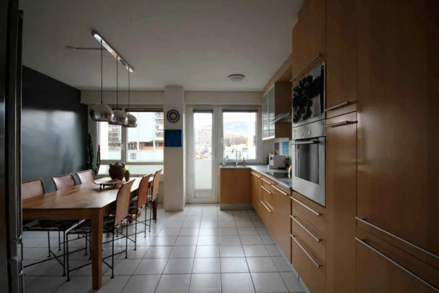 Schönes durchgehendes Apartment mit Balkon, im 4. Stock gelegen. – Foto 8 von 12