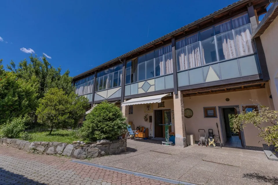 GROßES UND HELLES HAUS MIT 13 ZIMMERN IN NOVAZZANO