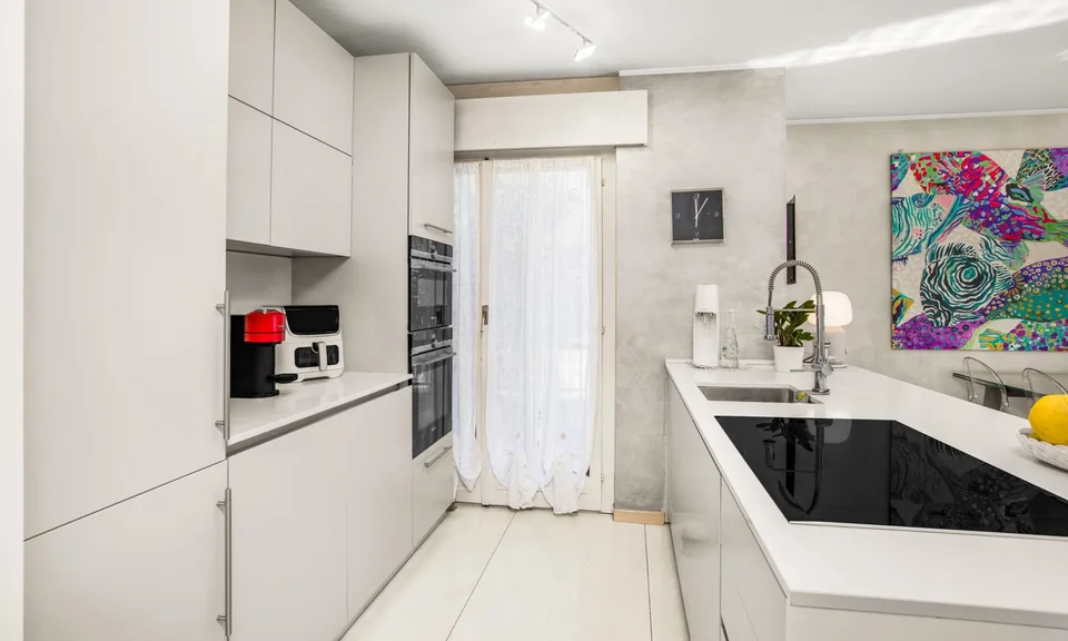 Prächtige und helle 4.5-Zimmer-Wohnung mit Pool in Maroggia