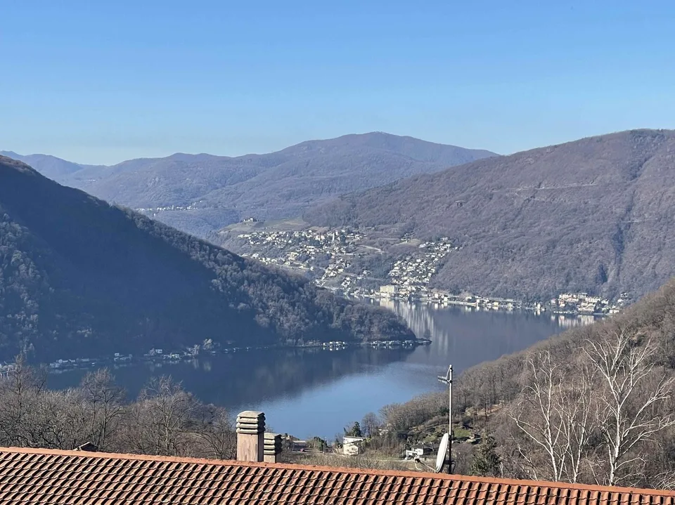 INTERESSANTE TERRENO CON SPLENDIDA VISTA LAGO