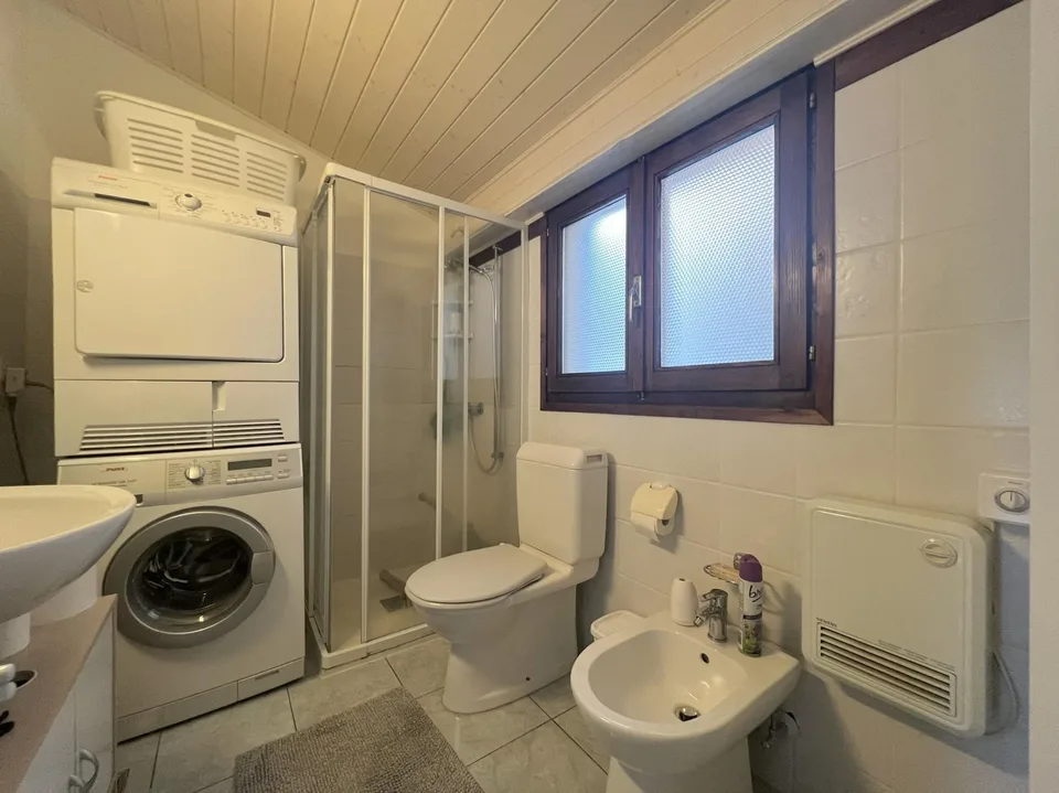 LUMINOSA CASA UNIFAMILIARE 3.5 LOCALI NEL VERDE A PIANDERA